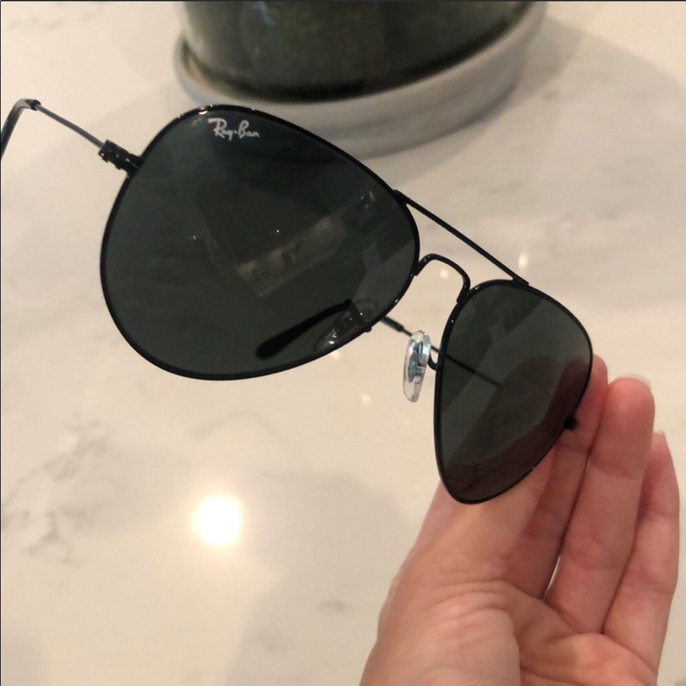 Black ray ban aviators